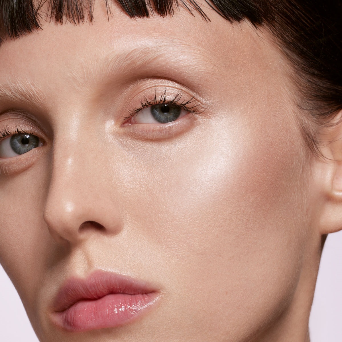 DEMI'GLOW HIGHLIGHTER (ILUMINADOR DE TEXTURA SEDOSA)